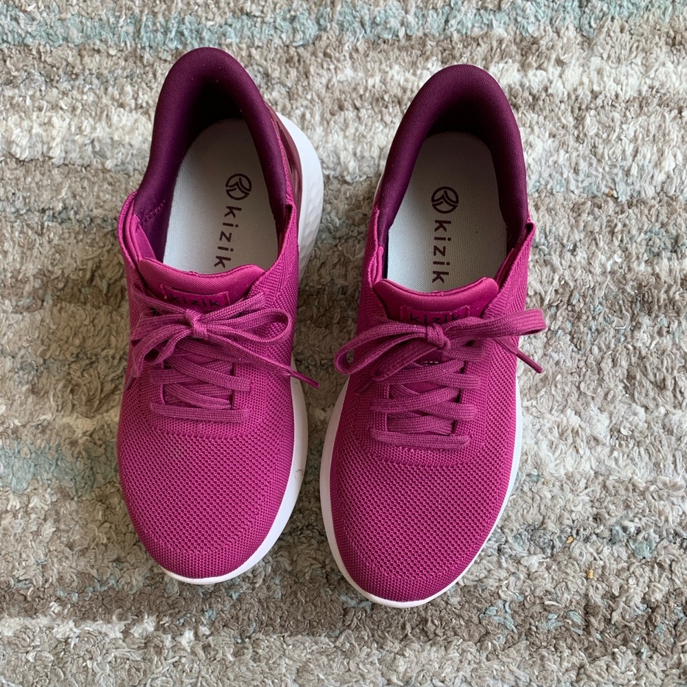 Kizik step in sneakers.  Size 8